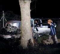 Buzlu yolda kaza yapt� sevgilisi onun i�in ��rp�nd�