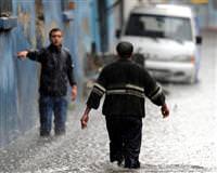 Manisa'da su bask�n�