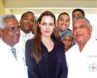 Angelina Jolie ba�u�lar�nda
