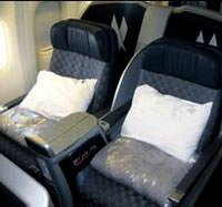 American Airlines battaniye ve yast�k i�in 8 dolar alacak