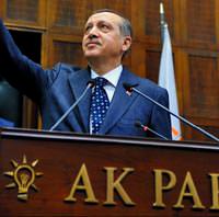 'Bah�eli bize fa�izmi anlats�n'