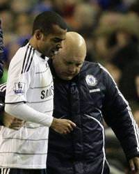 Ashley Cole sezonu kapatt�