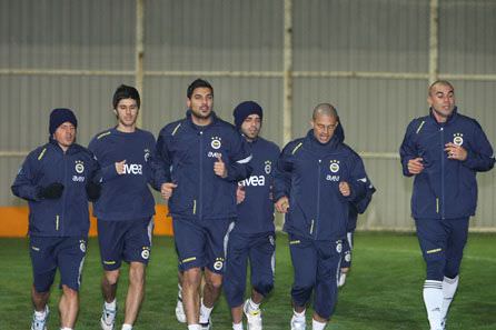 Fenerbah�e'den gece antrenman�