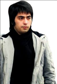 Karde�i, salonda ��r�ngayla sald�rd�