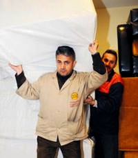 Hem hayat�n� hem de o�lunu ondan �ald�lar
