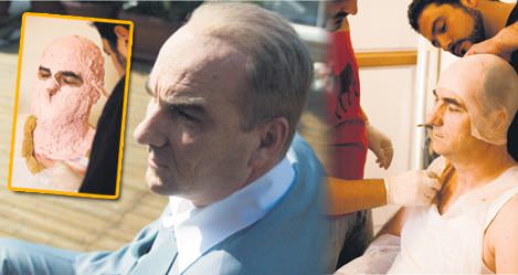 Plastik makyaj�n y�ld�zlar� geldi, oyuncular� Atat�rk'e benzetti