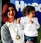 Bezinde annesi ile foto�raf� var