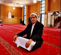A��r�l��a Kar�� Duran Frans�z Bir �mam