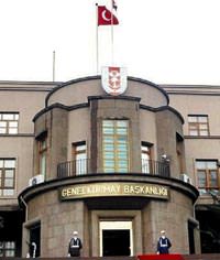 Komutanlar kararg�hta ola�an�st� topland�