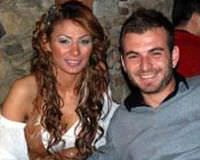 K�z arkada��n� ezdi
