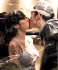 Amy Winehouse ex e�ine geri d�nd�