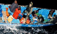 T�rk askeri Aden'de yedi korsan yakalad�