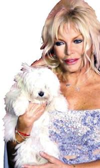 K�pe�ini hat�rlatan �ark� Ajda'y� a�latt�