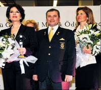 Dokuz ba�ar�l� kad�na 'Rotary Meslek �d�l�'