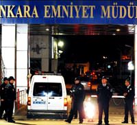 Ba�kentte bomba y�kl� kamyon pani�i