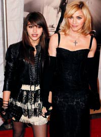 Madonna �ocuk k�yafeti tasarlayacak