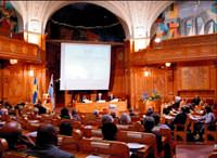 'Dostumuz' �sve� de bir oy farkla s�rttan han�erledi