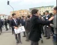 Tramvay yolunu kapatt�lar