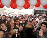 1 liral�k ayakkab� izdiham�