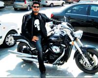 Motosikletli, hatal� sollama kurban�