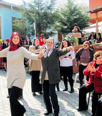 Bir g�nl���ne erkeksiz k�y...