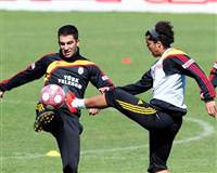 Arda Turan sakatland�