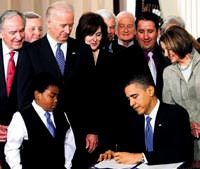 Obama sa�l�k reformunu 20 ayr� kalemle imzalad�