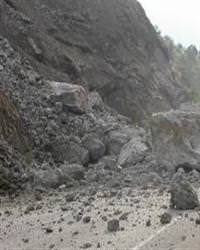 Siirt-Pervari karayolunda heyelan