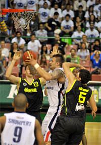 Efes Pilsen: 62 - Fenerbah�e �lker: 78