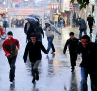 Ya�mur haz�rl�ks�z yakalad�