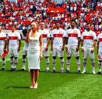 �stiklal Mar��'n� Hadise okudu