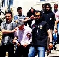 'Kont�r y�kleyin yoksa...' deyip doland�rd�lar