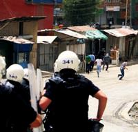 Hakk�ri'de KCK barikat� kuruldu