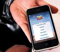 Apple, iPhone 4'� tan�tt�, cepte reklam bombas�n� patlatt�