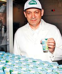S�t a�k�yla sinirlenip, AB'ye �att�