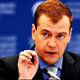 Medvedev: Ruble yeni rezerv para olabilir
