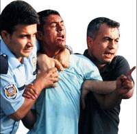 Polis �nce intihardan sonra lin�ten kurtard�