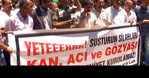 PKK kar��t� pankartlar