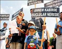 �l�m yolunda a�latan protesto