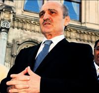 Erdo�an Bey hareketi ev sahibinin inad�n� k�rd�