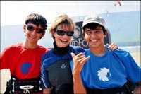 Kitesurf'� k�zlara tercih ederiz!