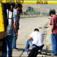 Hakk�ride sivil k�yafetli �ste�mene bombal� sald�r�