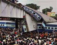 Bat� Bengal tren kaza Hindistan istasyon