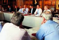 Cameron, bakan�n� 'a�a��lad�'