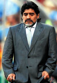 Futbol efsanesi kovuldu!