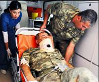 Askeri ara�lar kaza yapt�: 3'� a��r 13 yaral�