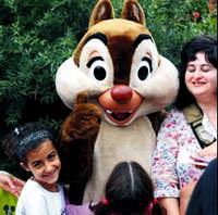 G�nl�k tutan �ocuklar�n �d�l� Disneyland gezisi