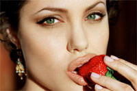 Medical Park Hastanesi dudak Dermatoloji Uzman� Dr. G�khan Okan Angelina Jolie Uzmanlar