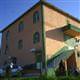 Alt� cemevi �st� cami