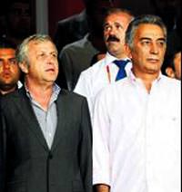 Polat yine tekmeledi